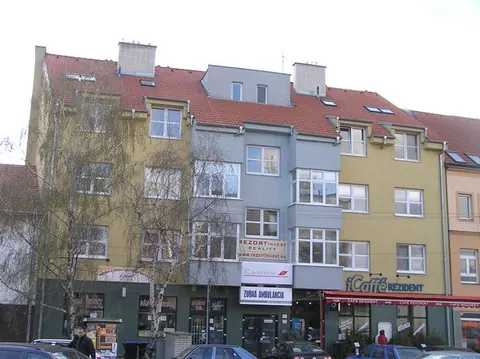 Rekonštrukcia bytového domu, Pezinok